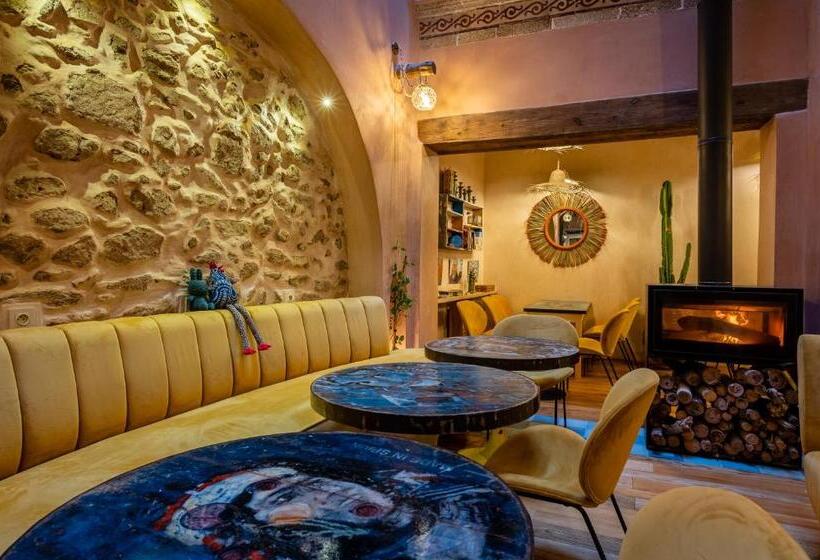 اتاق لوکس چهار تخته, Mama Lova