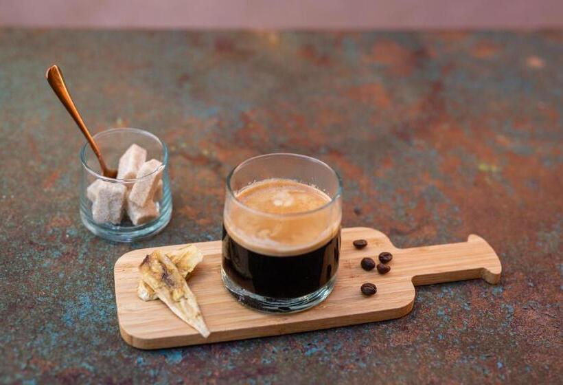 اتاق لوکس چهار تخته, Mama Lova