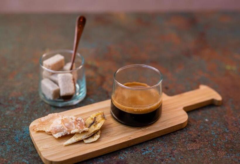 اتاق لوکس سه تخته, Mama Lova