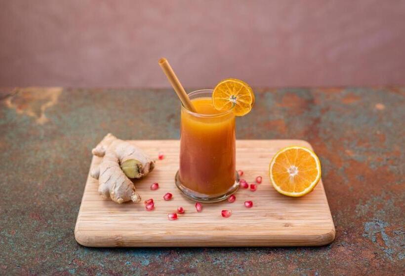 اتاق لوکس سه تخته, Mama Lova