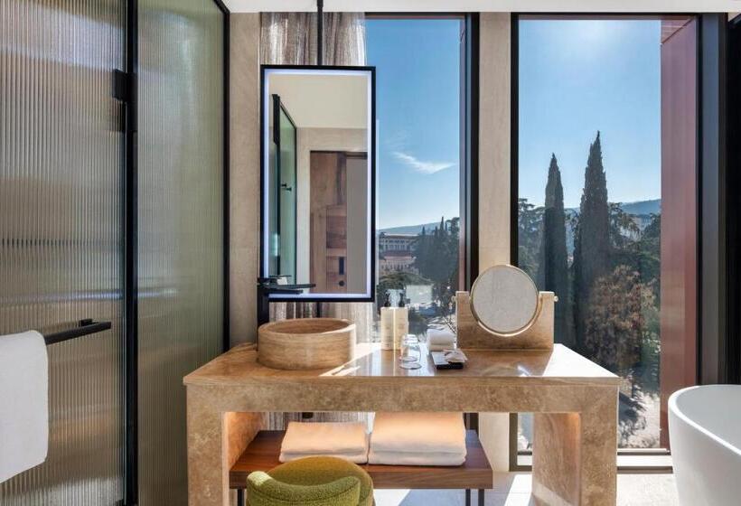 스탠다드 룸 킹사이즈 침대, Swissôtel Tbilisi