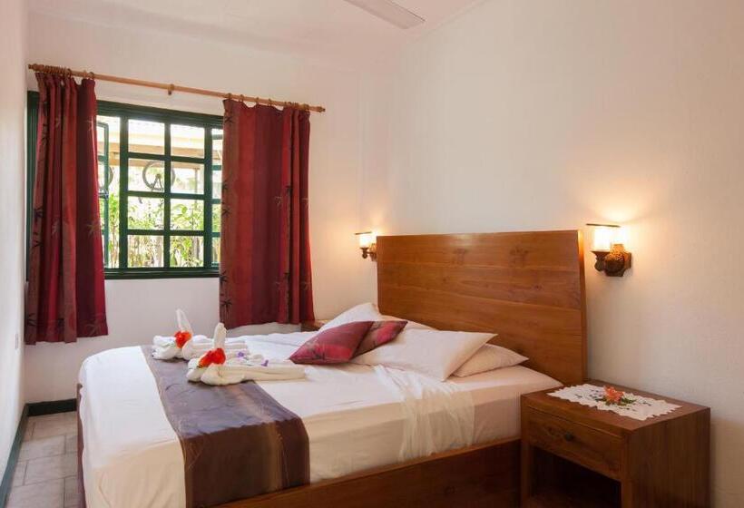 اتاق استاندارد با چشم‌انداز باغ, Pension Michel