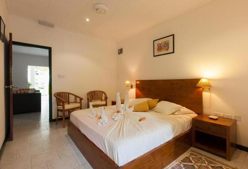 اتاق استاندارد سه نفره, Pension Michel