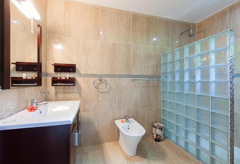 اتاق استاندارد سه نفره, Pension Michel