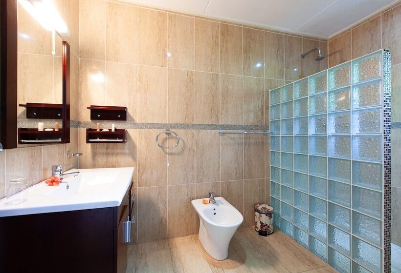 اتاق استاندارد سه نفره, Pension Michel