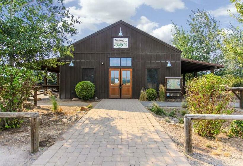 آپارتمان 2 خوابه, 17 Meadow House