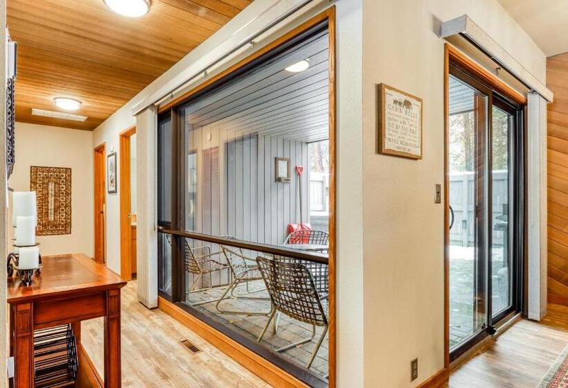 带2个卧室的公寓, 17 Meadow House
