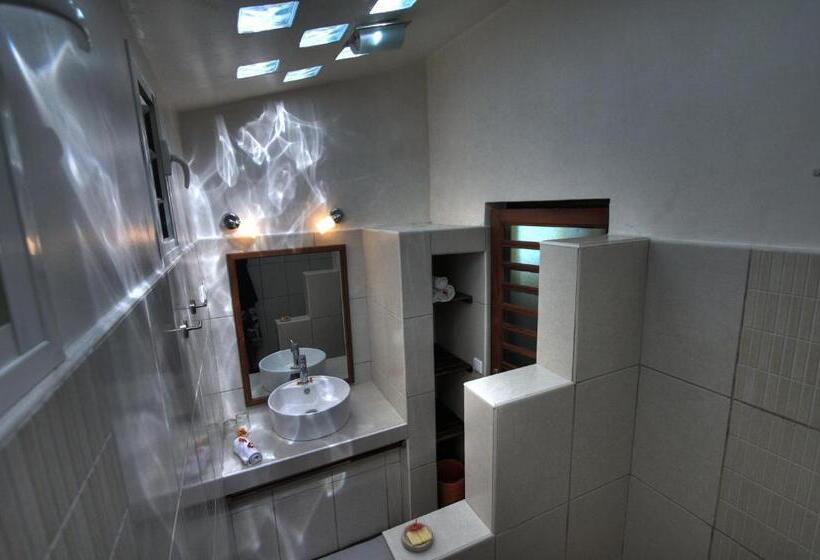 اتاق استاندارد با چشمانداز دریا, Gerard Et Francine