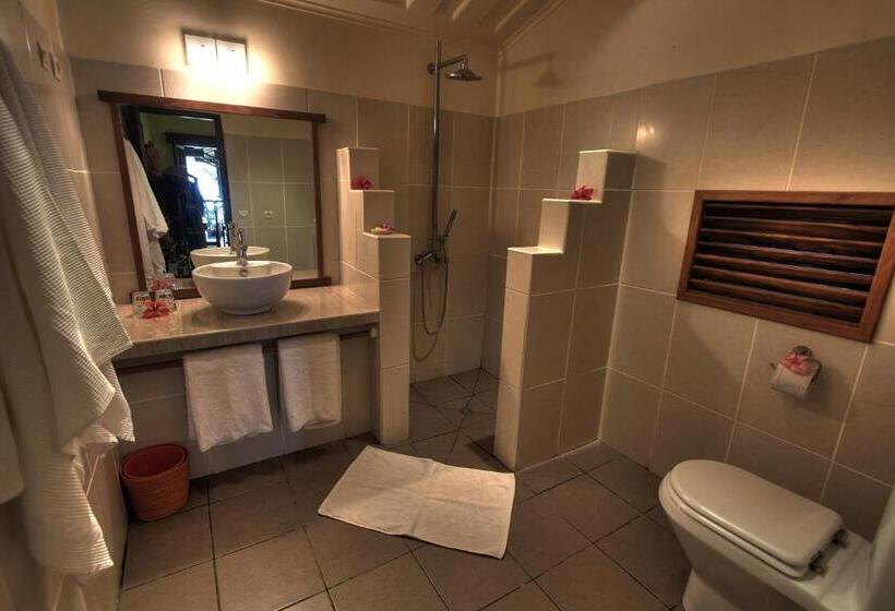 اتاق استاندارد با چشمانداز دریا, Gerard Et Francine