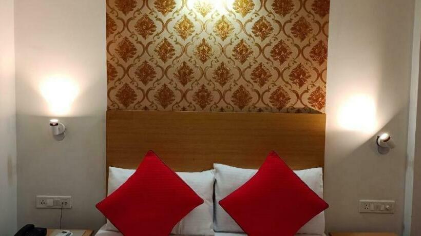 Delüks Oda, Noida Express