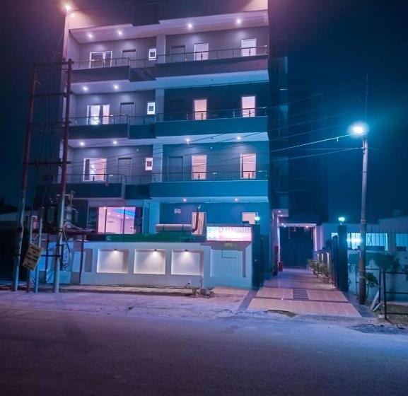 Delüks Oda, Noida Express