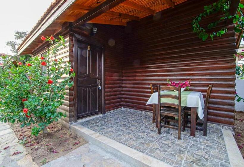 Четырехместный Номер Стандарт, çuhadar Ahşap Evleri̇