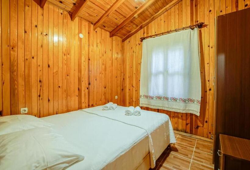 Четырехместный Номер Стандарт, çuhadar Ahşap Evleri̇