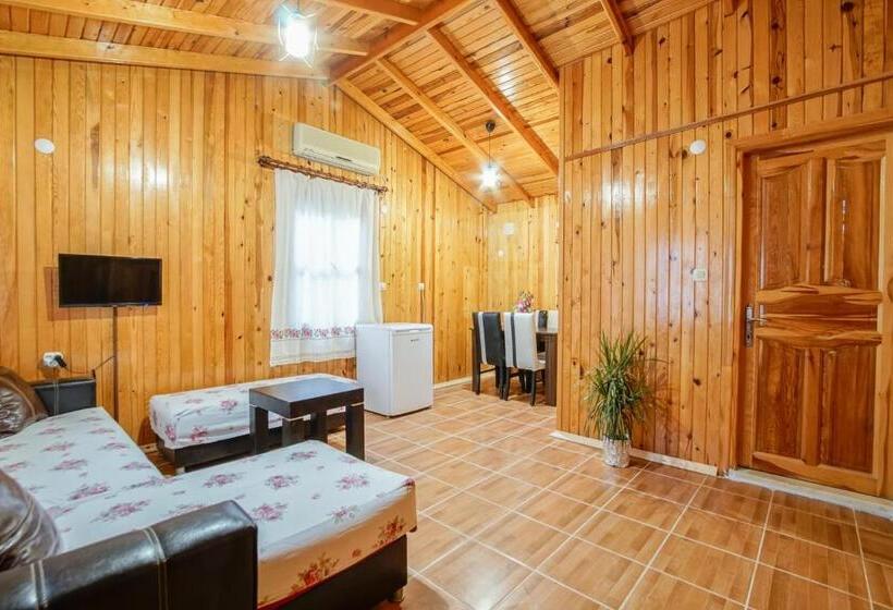 Семейный Номер Вид на Сад, çuhadar Ahşap Evleri̇