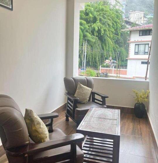 带阳台套房, Maplewood Hotel & Spa