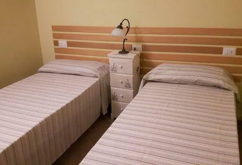 اتاق استاندارد سه نفره, B&b La Villetta Rossa