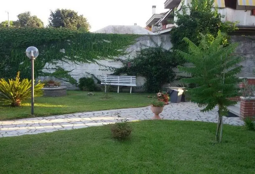 اتاق استاندارد با تخت‌های تاشو, B&b La Villetta Rossa