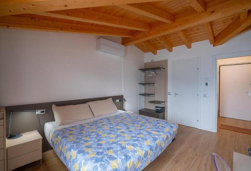 Номер Стандарт Вид на Озеро, Foresteria Lago Di Como