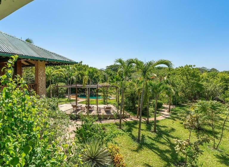 اتاق استاندارد, Tombo House