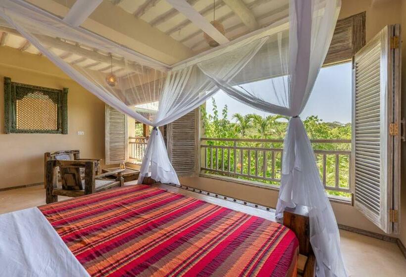 Cameră Standard, Tombo House