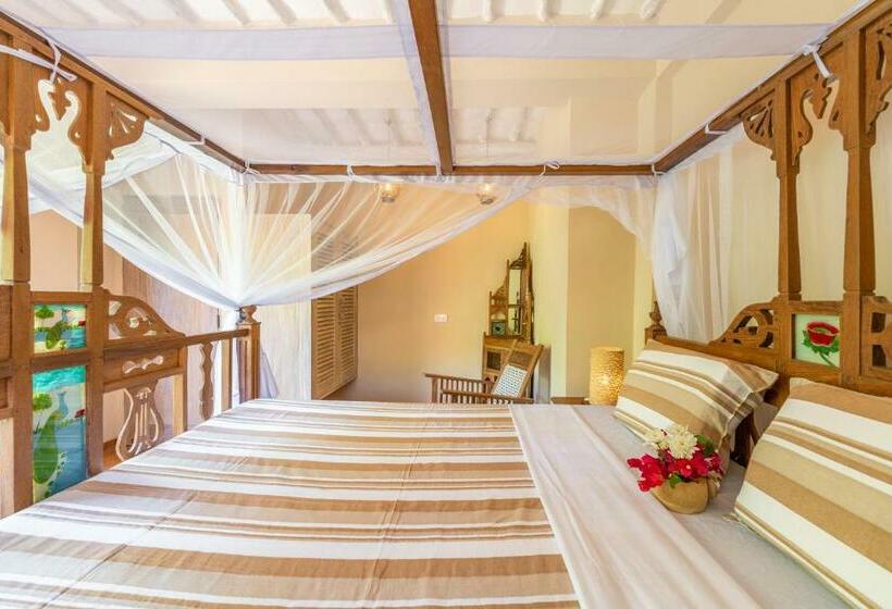 اتاق استاندارد, Tombo House