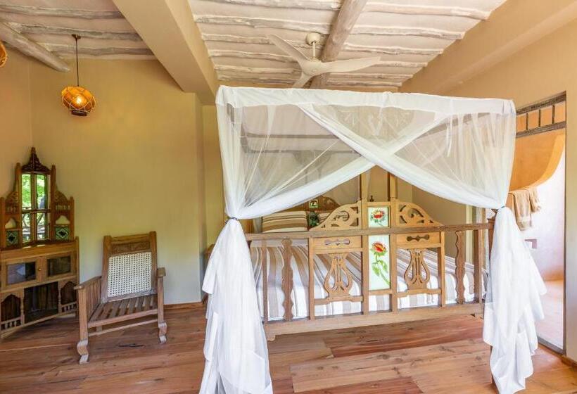 Cameră Standard, Tombo House