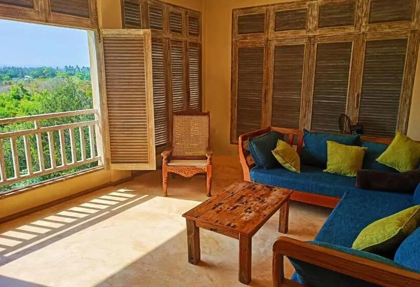 سوییت لوکس, Tombo House