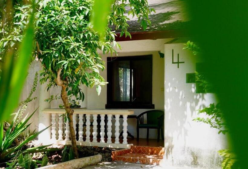 بنجلو ديلوكس, Flower Garden Resort