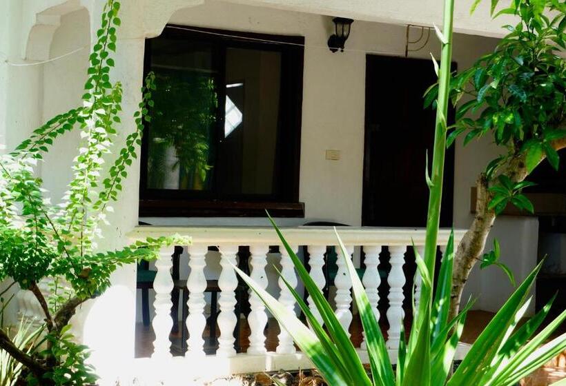 بنجلو ديلوكس, Flower Garden Resort