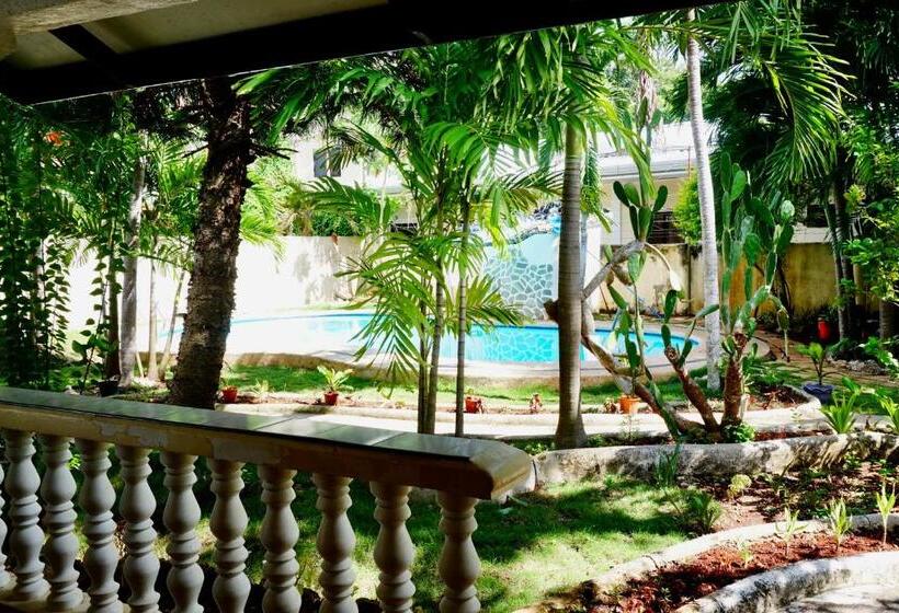 بنجلو ديلوكس, Flower Garden Resort