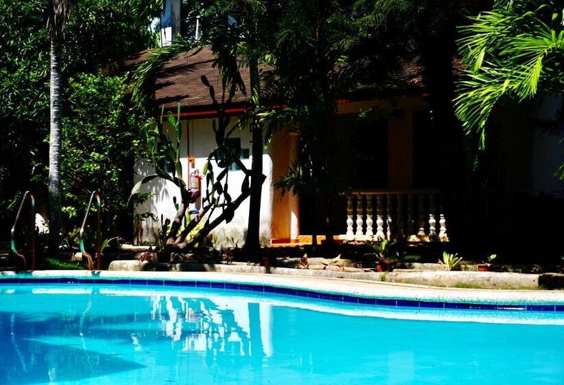 بنجلو ديلوكس, Flower Garden Resort