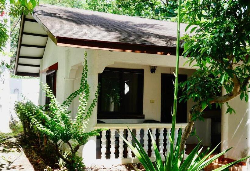 بنجلو ديلوكس, Flower Garden Resort