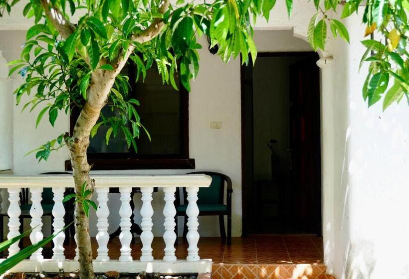 بنجلو ديلوكس, Flower Garden Resort