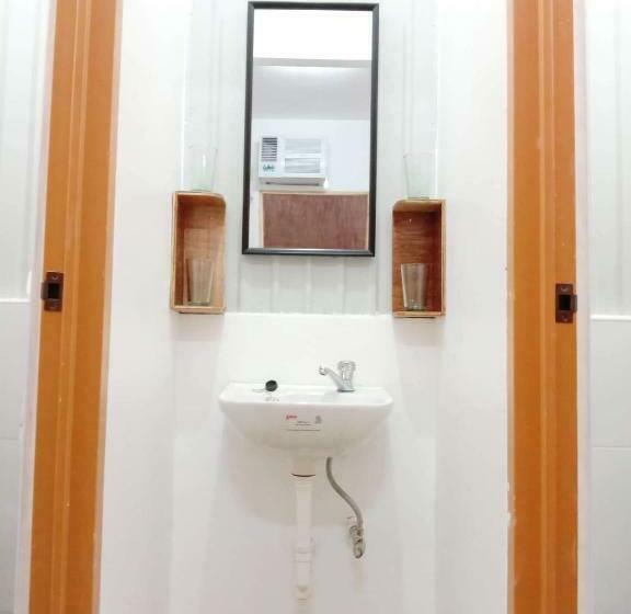 이코노미 룸, Lr Hostel And Cafe