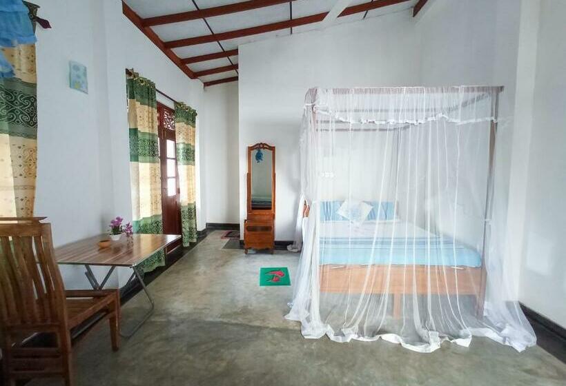 バルコニー付きスタンダードトリプルルーム, Bluebell Guest House