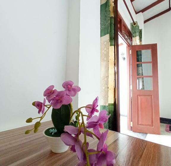 バルコニー付きスタンダードトリプルルーム, Bluebell Guest House