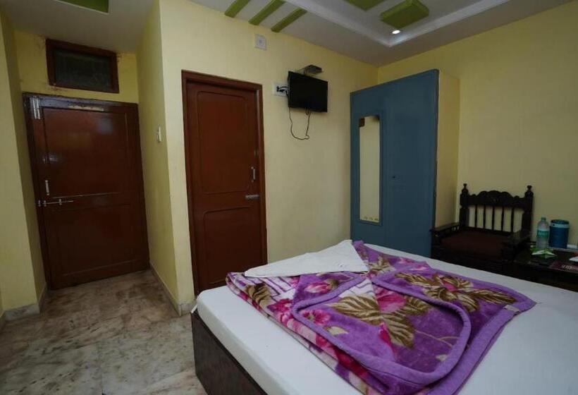 اتاق اکونومی, Gokul Palace