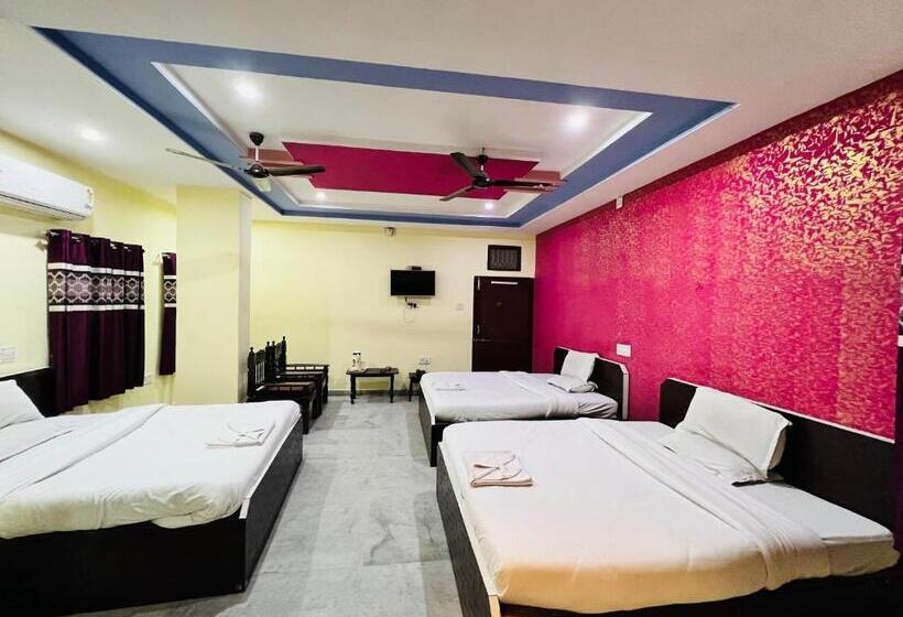 اتاق سوپریور خانوادگی, Gokul Palace