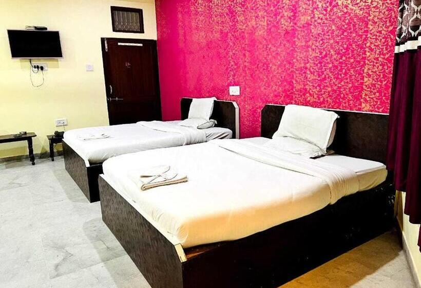 اتاق سوپریور خانوادگی, Gokul Palace