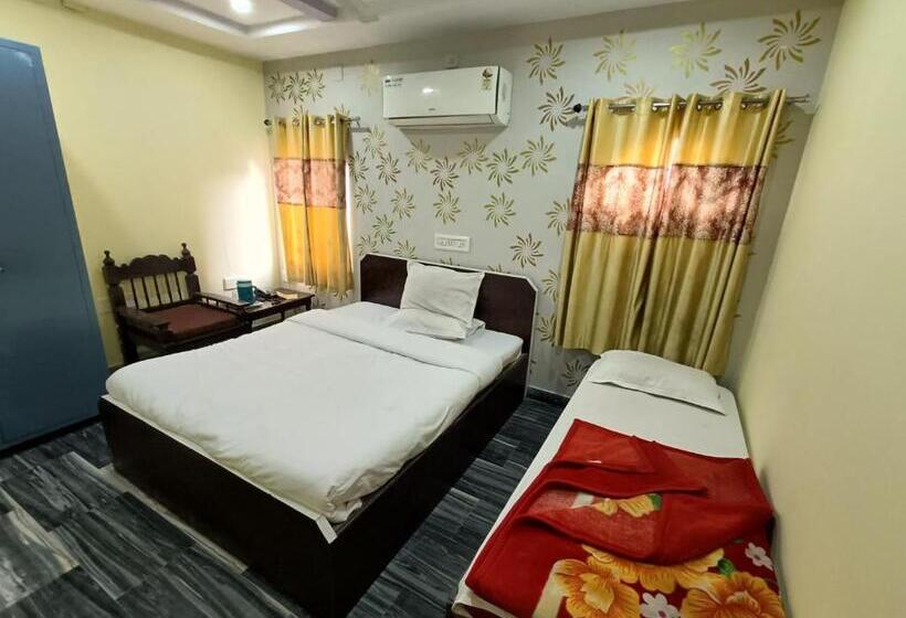 اتاق لوکس سه تخته, Gokul Palace