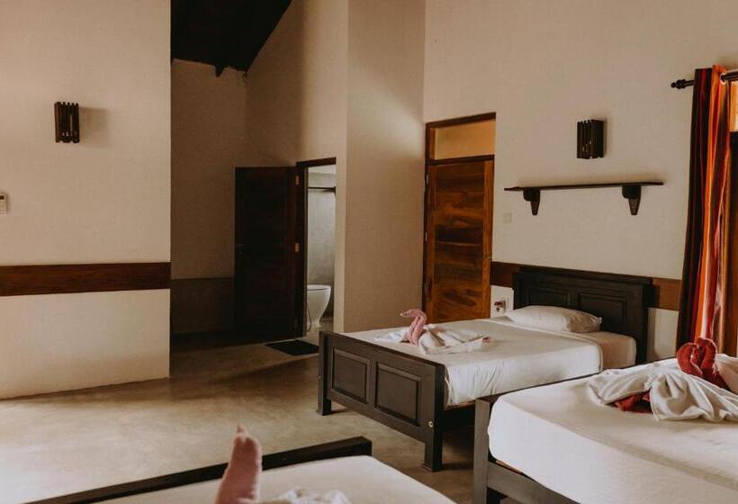 اتاق لوکس خانوادگی, Shiva S Beach Cabanas