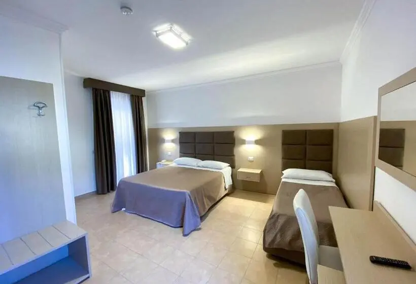 اتاق استاندارد چهار تخته, Le Naiadi Park Hotel Sul Lago