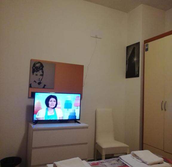 اتاق استاندارد با سرویس بهداشتی مشترک, Pearl Pisa Guest House