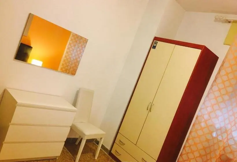اتاق استاندارد با سرویس بهداشتی مشترک, Pearl Pisa Guest House