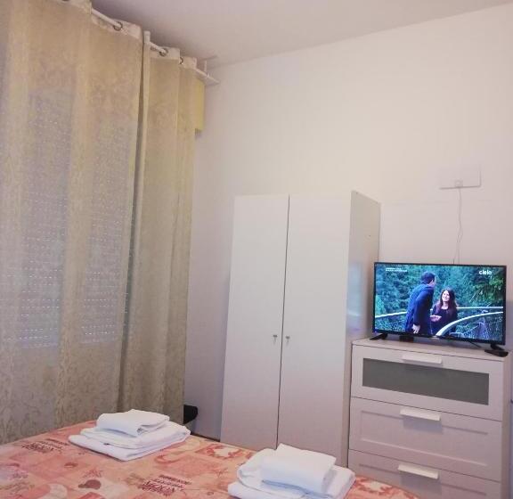 اتاق استاندارد با سرویس بهداشتی مشترک, Pearl Pisa Guest House