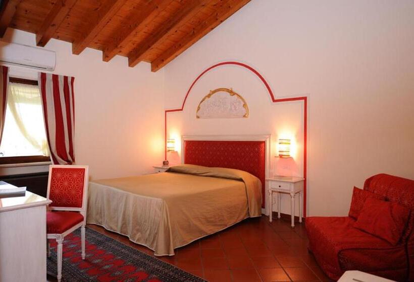 غرفة قياسية ثلاثية, Resort La Mola