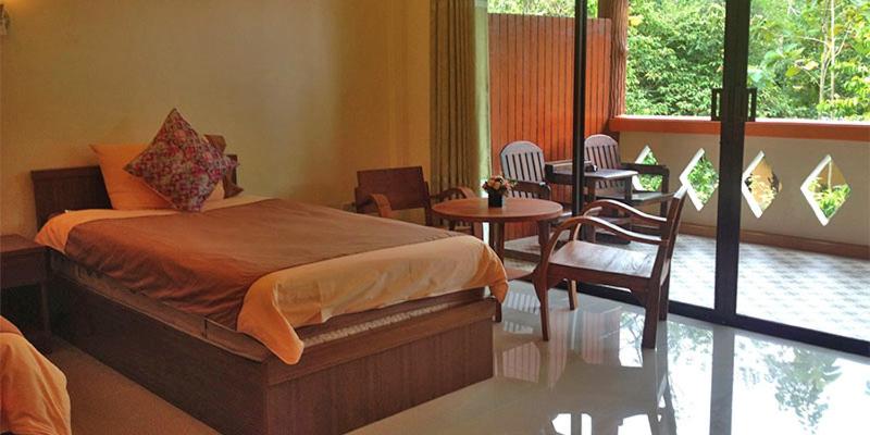 غرفة ديلوكس مطلة على حمام السباحة, Baan Suan Villas Resort