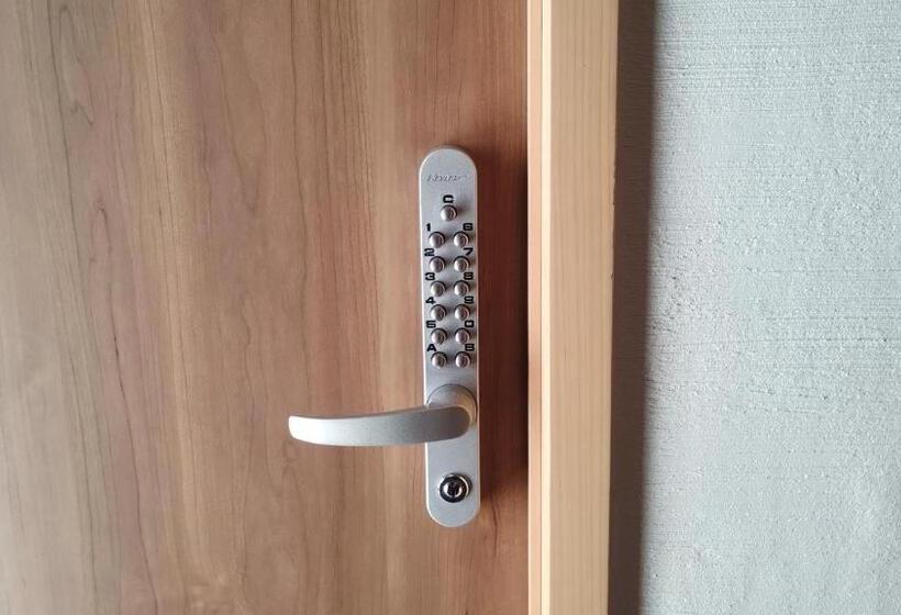 Basic Rum, Guesthouse Tonari