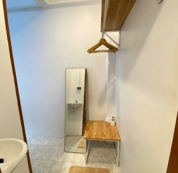 스탠다드 룸, Baan Hall Hostel