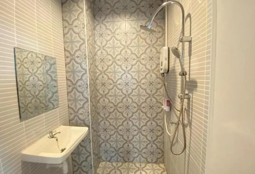 اتاق استاندارد چهار تخته, Baan Hall Hostel
